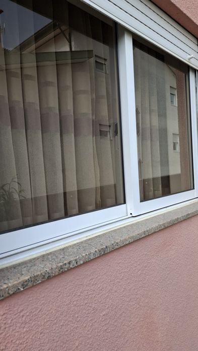 Segue para venda janelas e portas e janelas e porta da frente de madeira