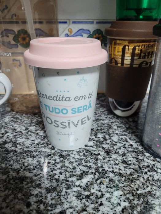 Canecas ,garrafas e copos