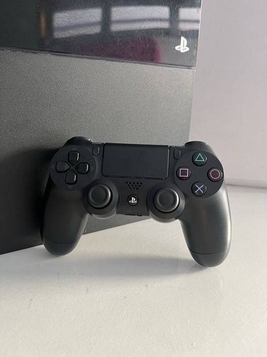 PS4 500GB + 4 jogos