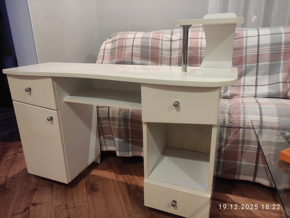 Продам два столи.