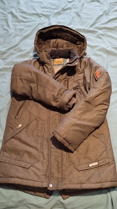 Зимова куртка на підлітка.