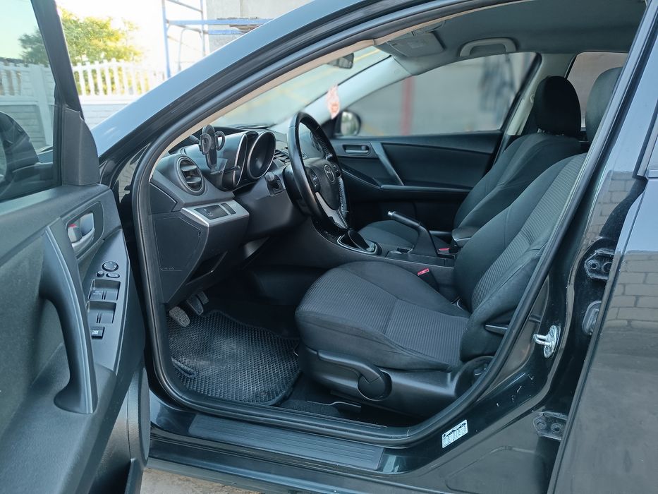 Продам mazda 3 2012 рік в  гарному стані