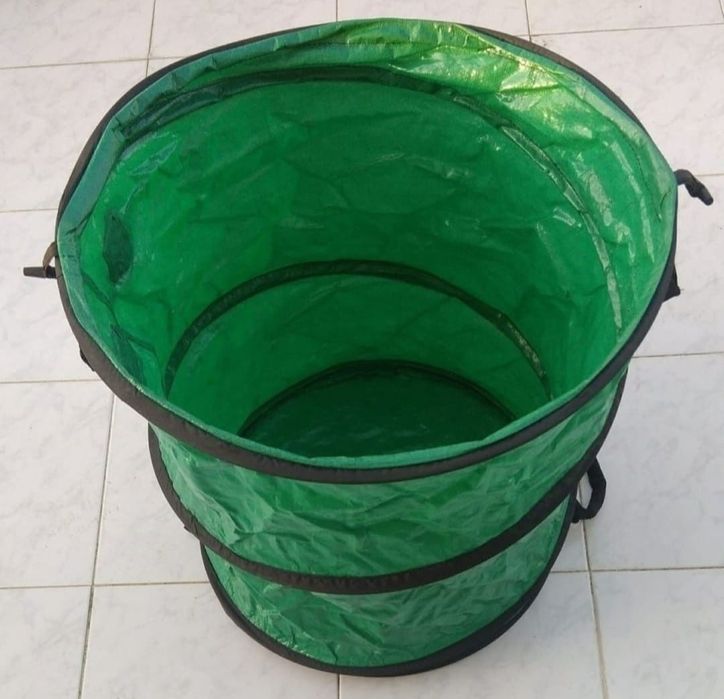 Saco de Jardim Desdobrável (116 Litros)

Medidas:
49 cm X 62 cm 

Entr