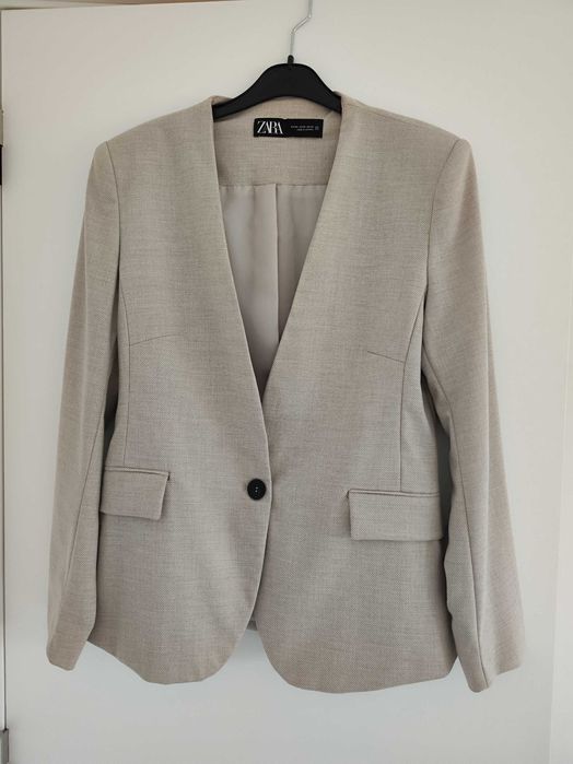 Blazer Zara em tom bege