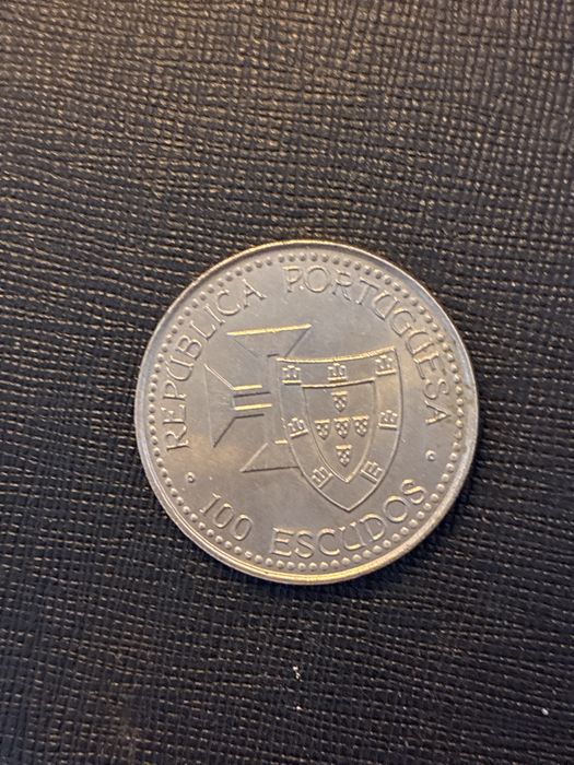 Moeda antiga de coleccao de 100 escudos