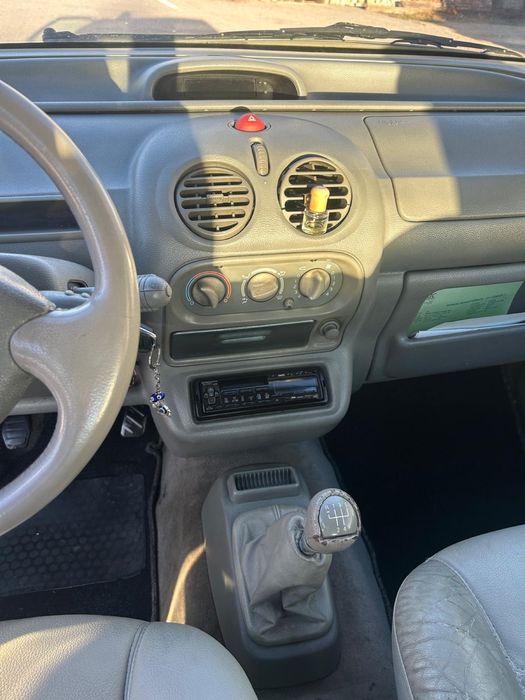 renault twingo initialle