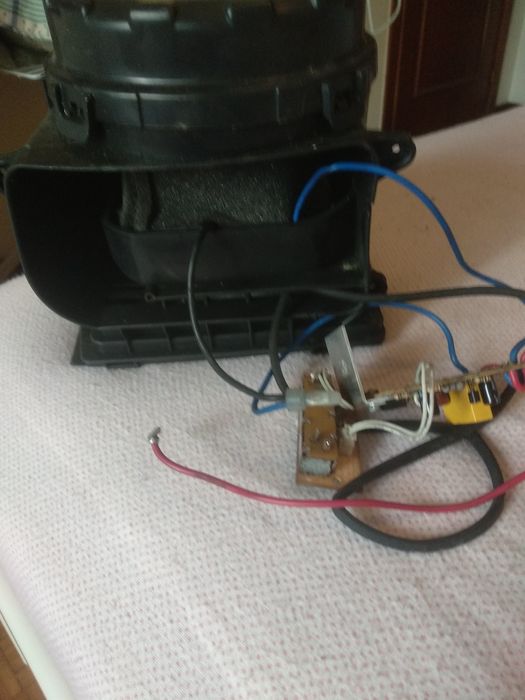 Impecável motor de máquina de aspirar pó , usada mas  funciona