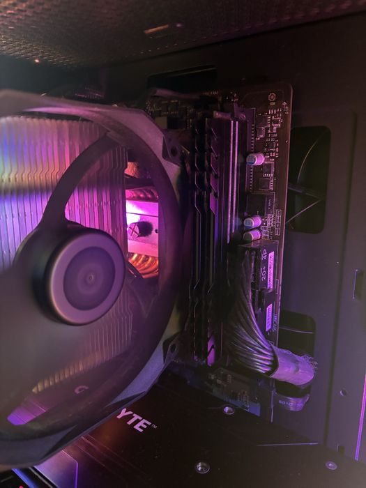 Komputer stacjonarny RYZEN 5 3600 4.2GHZ/GTX 1080/16 GB 3200mhz/RGB