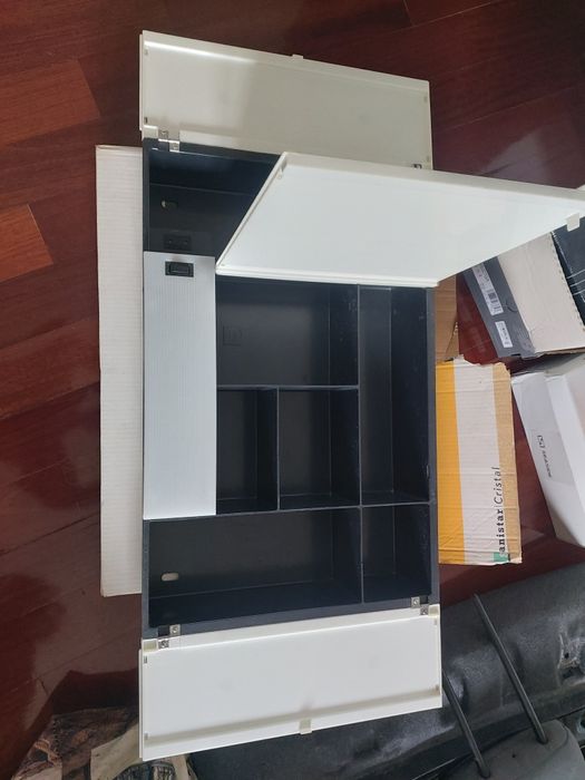Movel de casa de banho novo  e móvel de TV com rodas