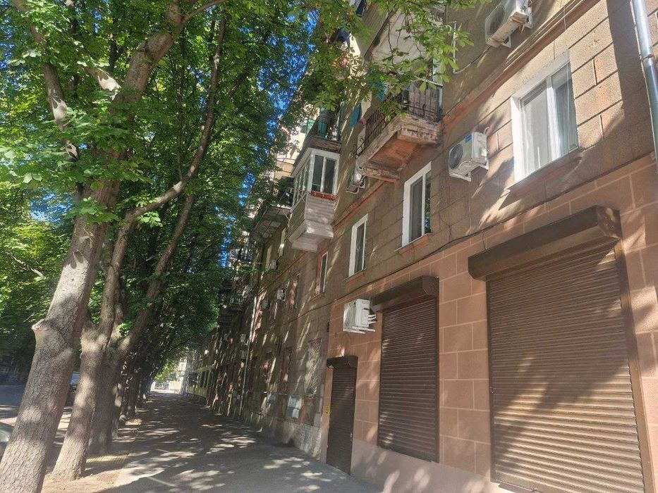 Центр  Продам двухкомнатную  сталинку на Спиридоновской