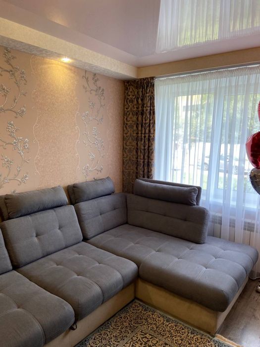 Кутовий диван у гарному стані