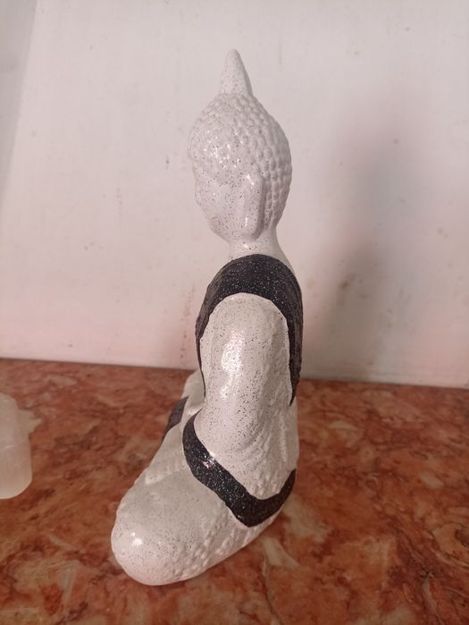 Vendo  bonita estatueta em excelente estado