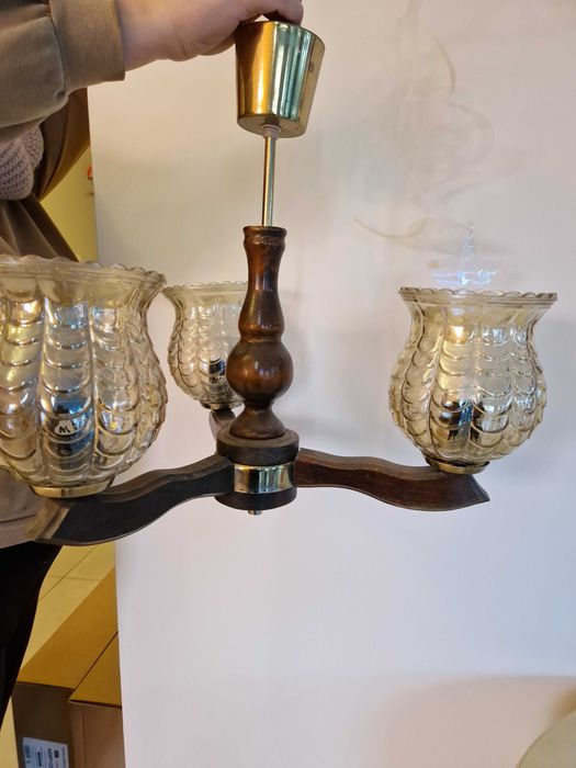 Sprzedam żyrandol 3 ramienny z miodowymi szklanymi kloszami