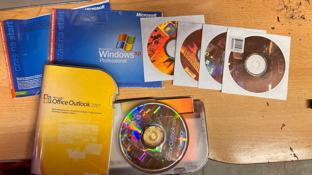 Windows 98, XP, 7, Office 2002, 2007, 2010 CD