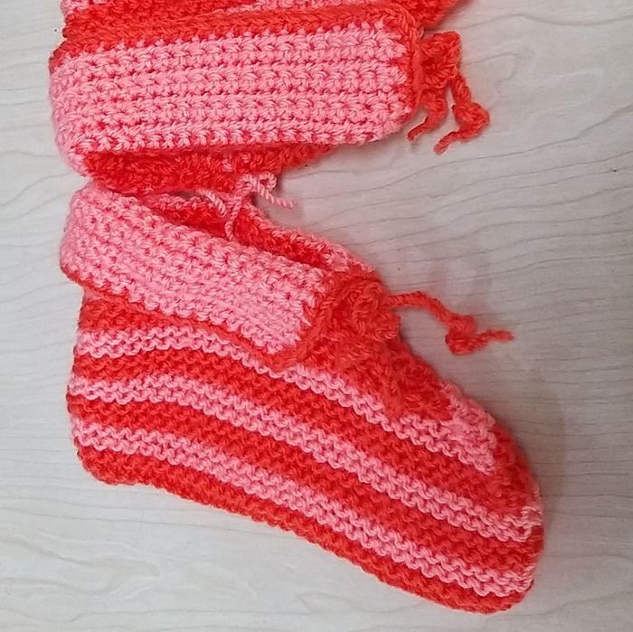 Botinhas em lã para aquecer os pés.