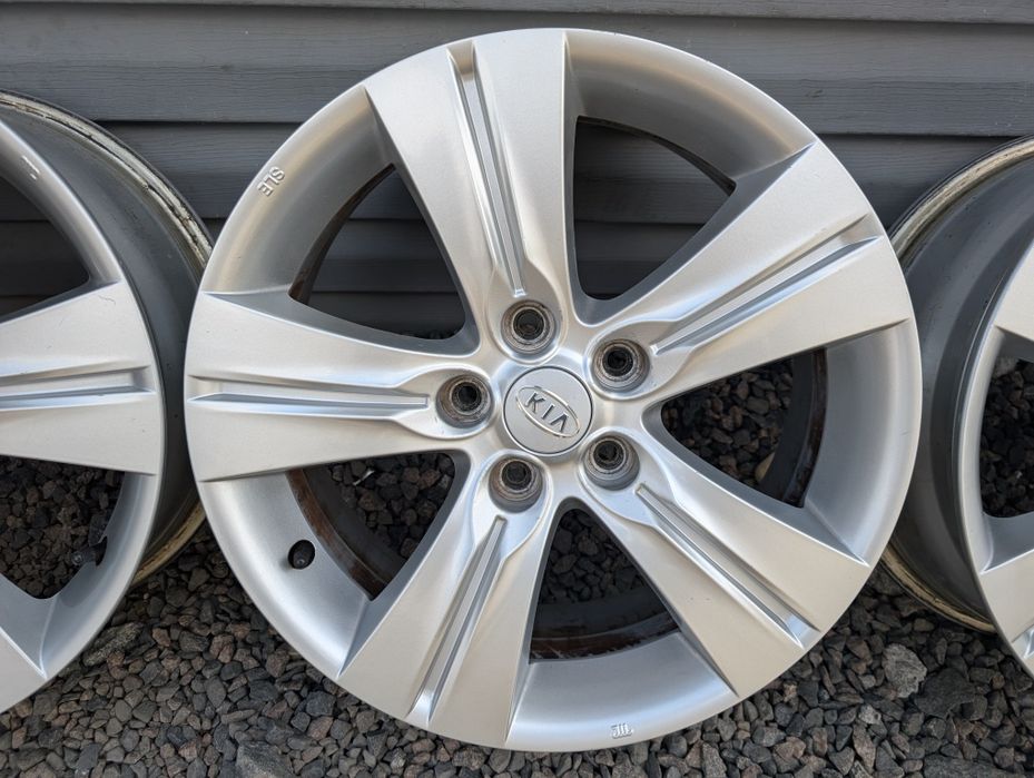 Комплект оригінальних титанових дисків Kia 5/114.3 R17 5*114.3 17 ET35