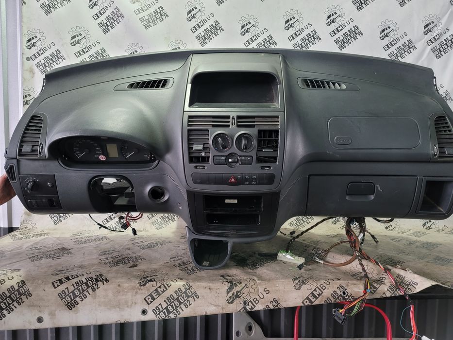 Торпеда панель MB Vito w639 чорна рестайл панель торпедо