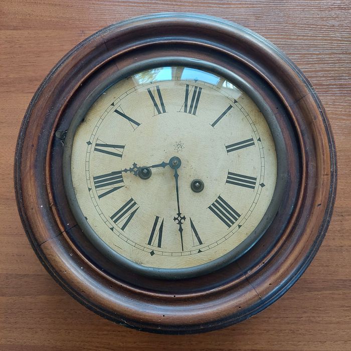Часы настенные старинные