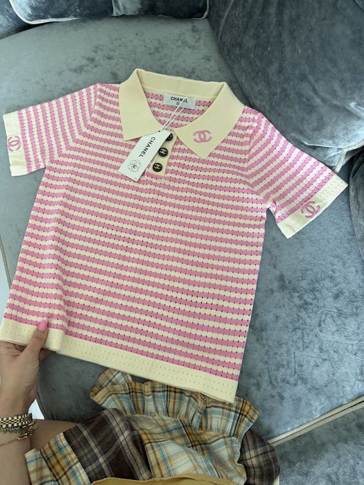 Розовая футболка поло chanel