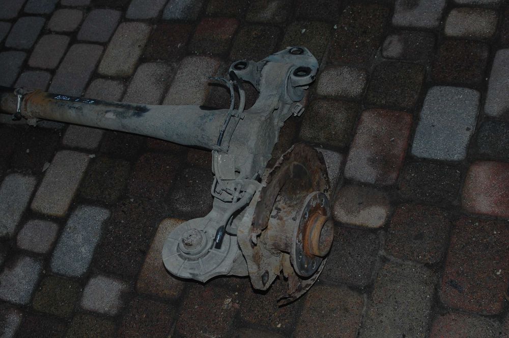 Belka zawieszenia Opel Astra H