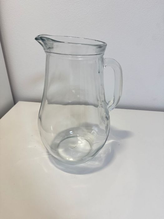 Jarra de suco transparente