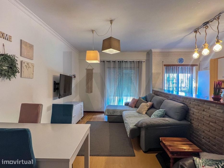 Apartamento T2 na Urbanização Cerro Azul – Conforto, Lazer e Localizaç