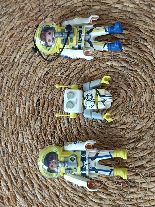 Dwie figurki Playmobil kosmonauci i robot bez nóg