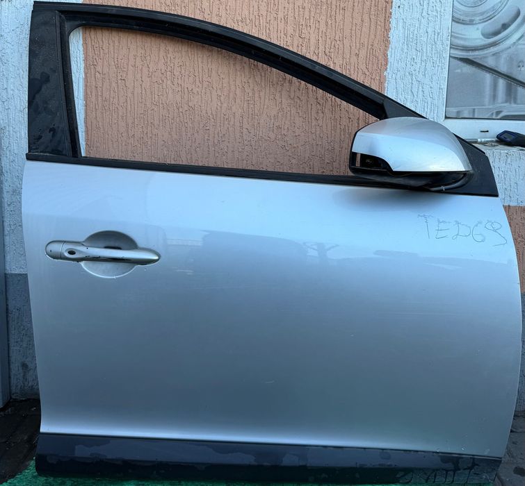 Передні праві двері Renault Megane 3 TED69