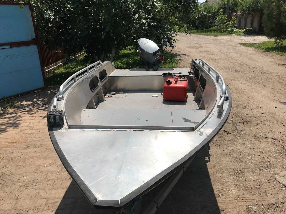 Лодка Катер Север 380