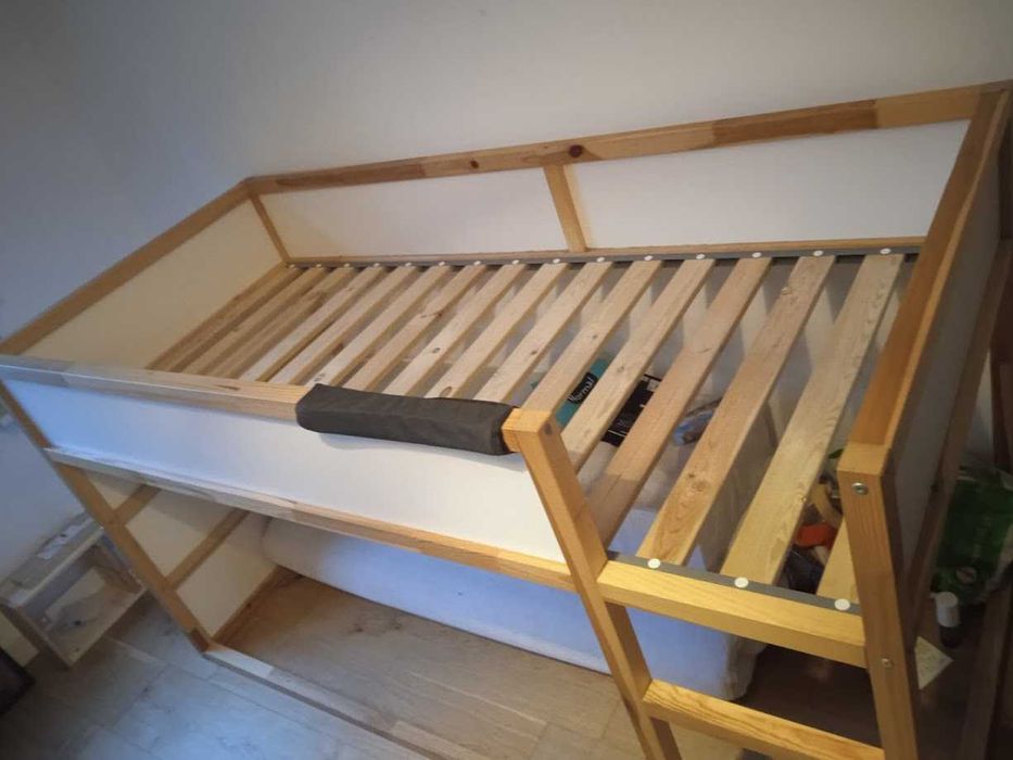 cama KURA em ótimo estado