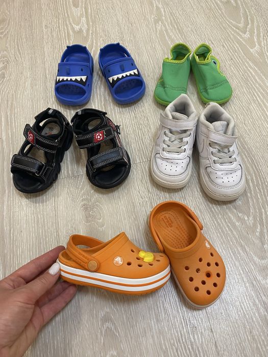 Босоніжки сандалі крокси шльопанці кросівки кеди коралки Crocs Nike кроксы босоножки 22 р