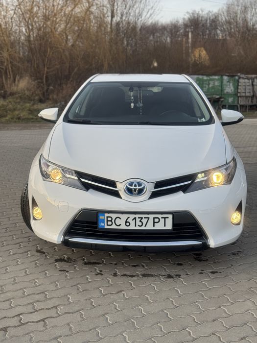 Продається тайота auris 14 рік в гарному стані