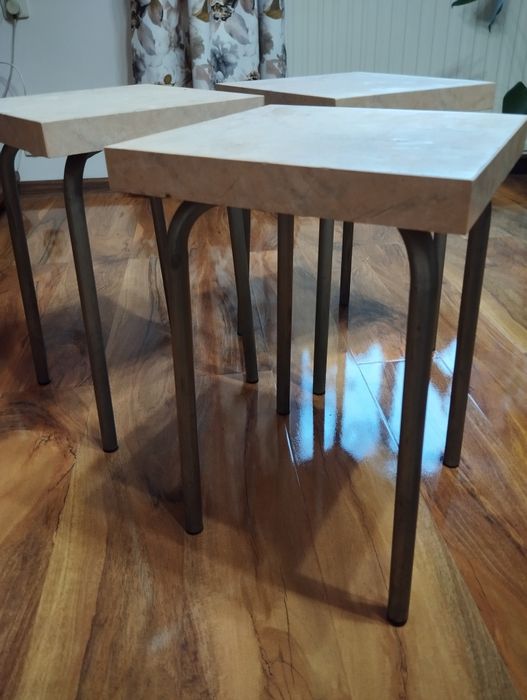 Trzy taborety do kuchni