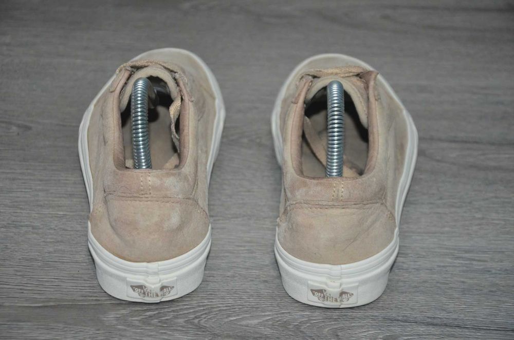 Продам кросівки замша Фірма VANS .
