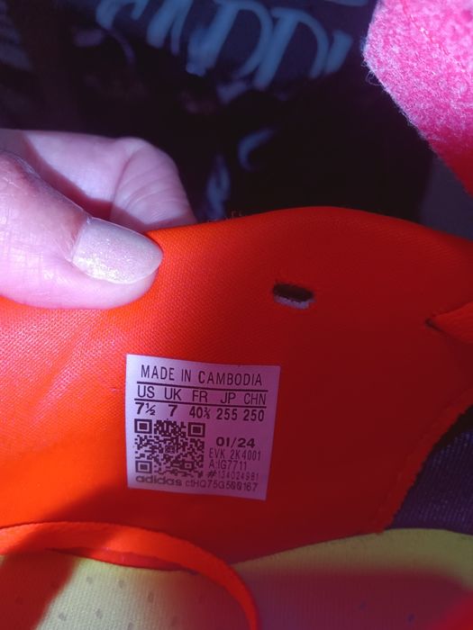 Chuteiras adidas para piso sintético/Tênis para o dia a dia
Como novas