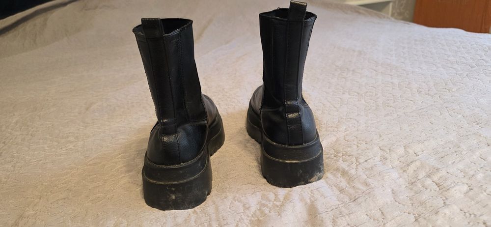 Botki Szybety na platformie