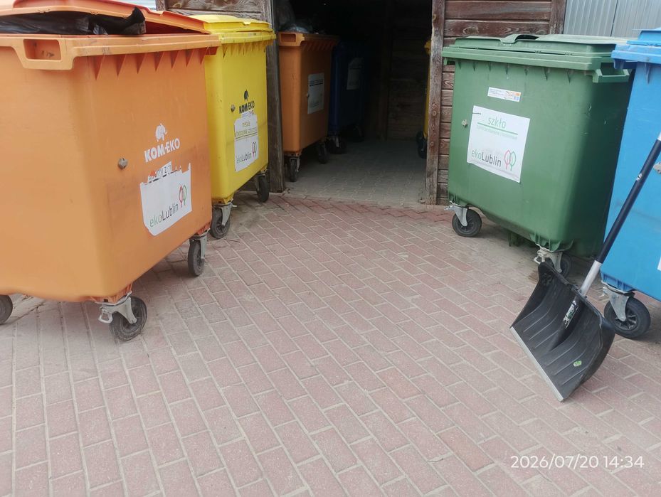 Sprzątanie koszenie trawy grabienie działki place domy