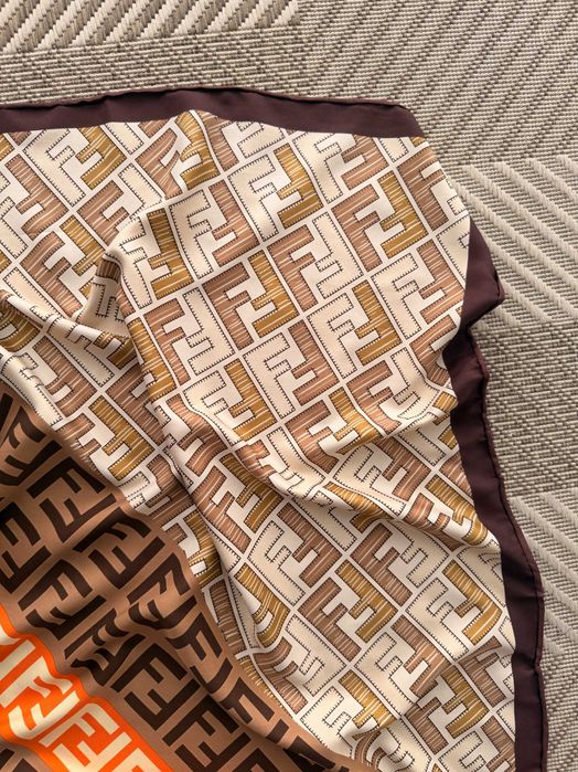 Нова жіноча хустка в стилі Fendi 90x90 см
