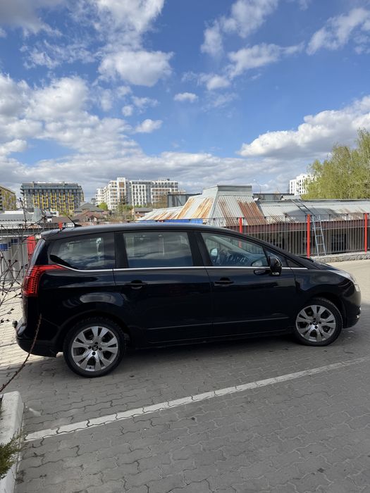 Продаж авто Peugeot 5008