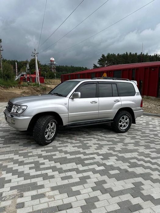 Toyota Land Cruiser 100