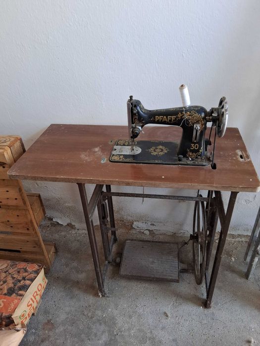 Máquina de costura PFAFF