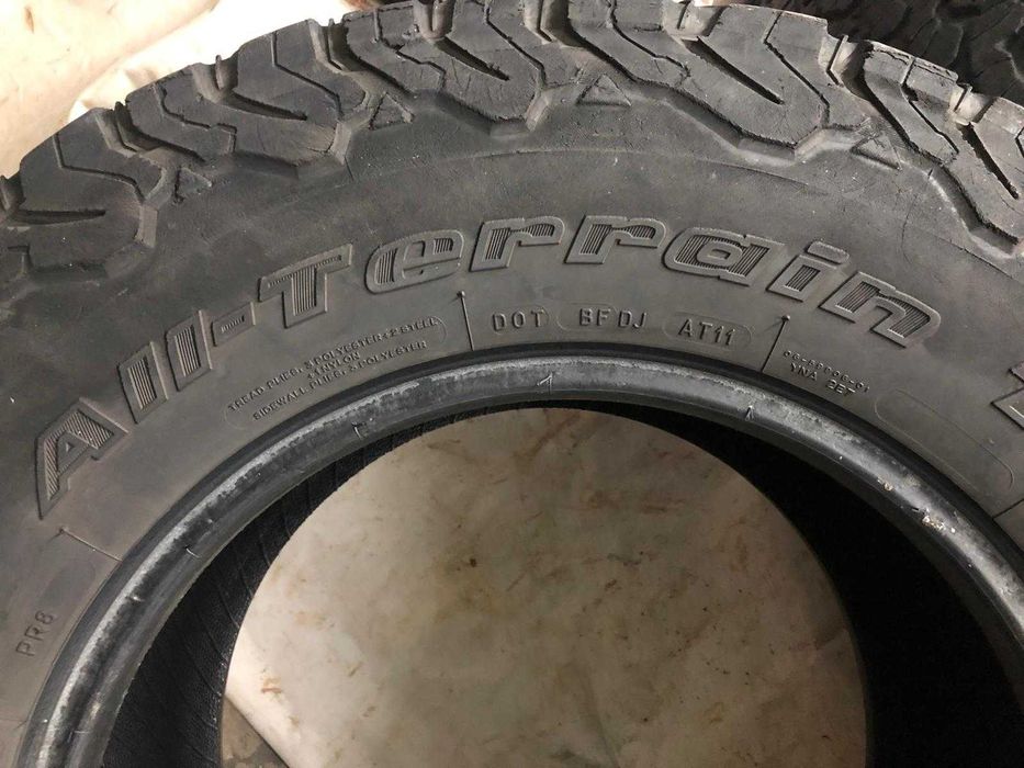 Par de Pneus BF Goodrich A/T KO2 275/70R16