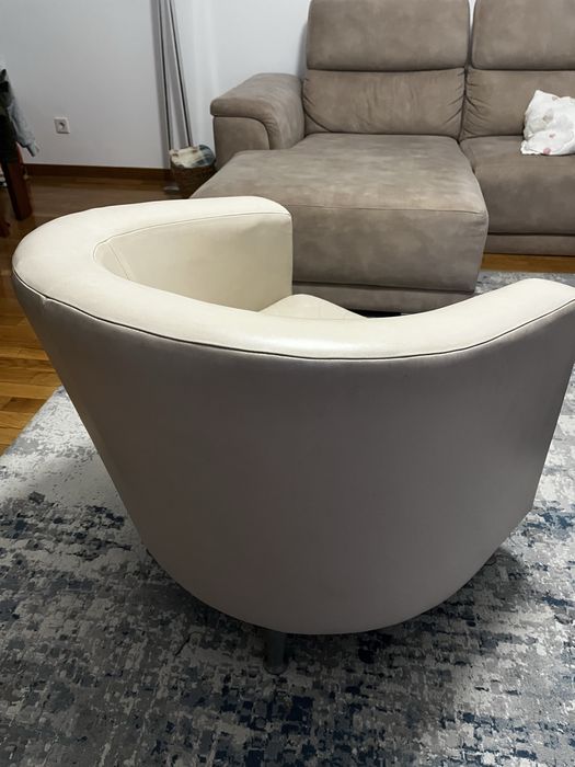 Poltrona / Cadeirão em pele