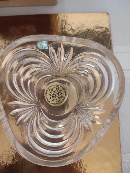 taças de cristal da marca RCR (Royal Crystal Rock), modelo Aurea