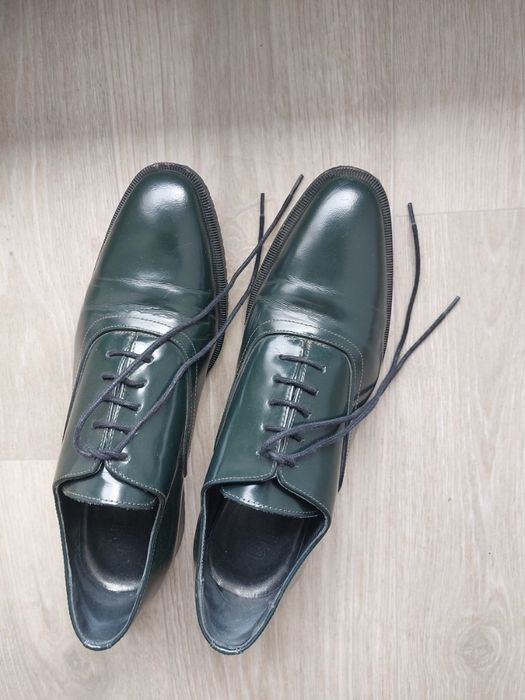 Лофери гарного "бутилочного" кольору.