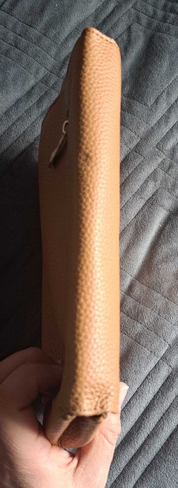 Bolsa/Carteira com Aba e Fecho Metálico - cor Castanho Claro