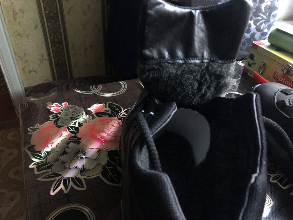 Продам зимние ботинки