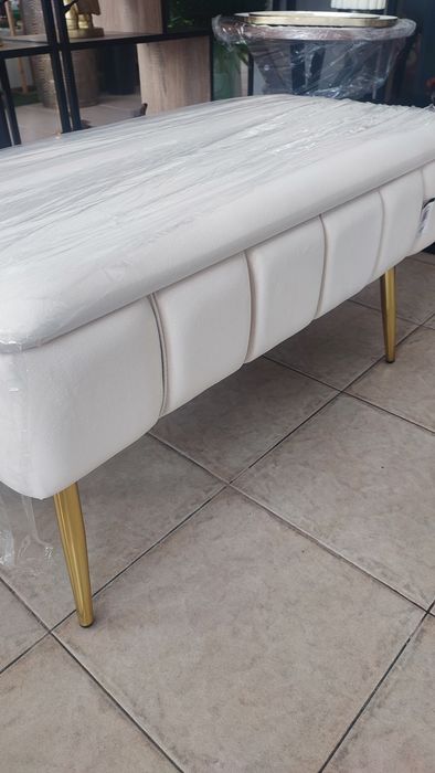 Banqueta em Veludo com Arrumação ( Novo)