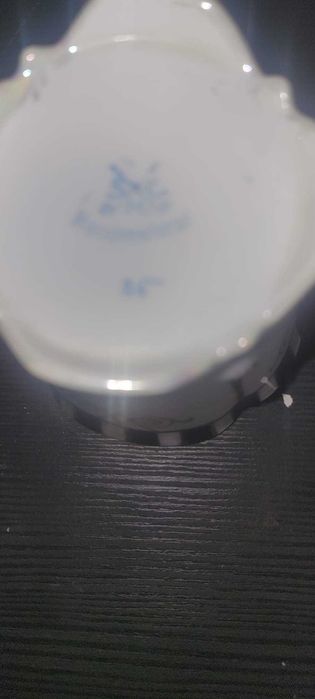 Chávena Antiga em Porcelana Madrepérola - Pintada à Mão (Handmalerei)