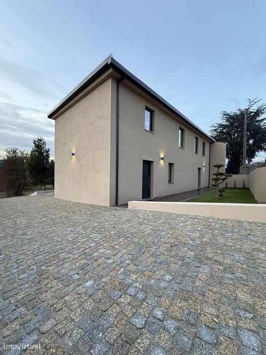 Moradia isolada, V3 com 1000m2 de terreno em Paços de Ferreira